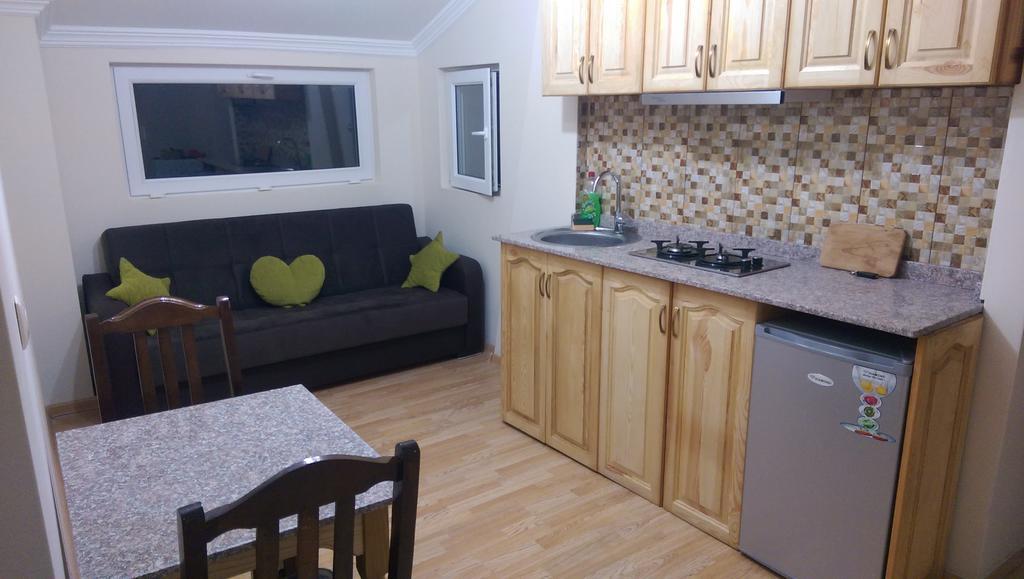 Apartments Komakhidze 68 バトゥーミ エクステリア 写真