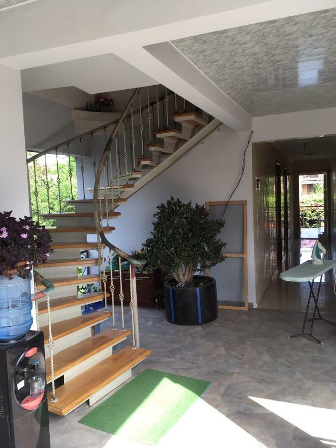 Apartments Komakhidze 68 バトゥーミ エクステリア 写真